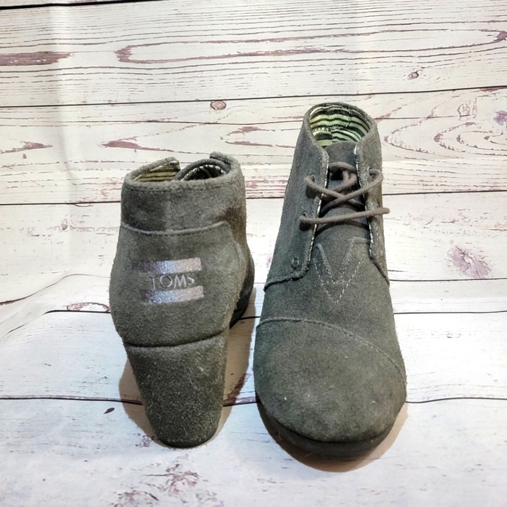 Toms Womens lace up booties/ wedge heel